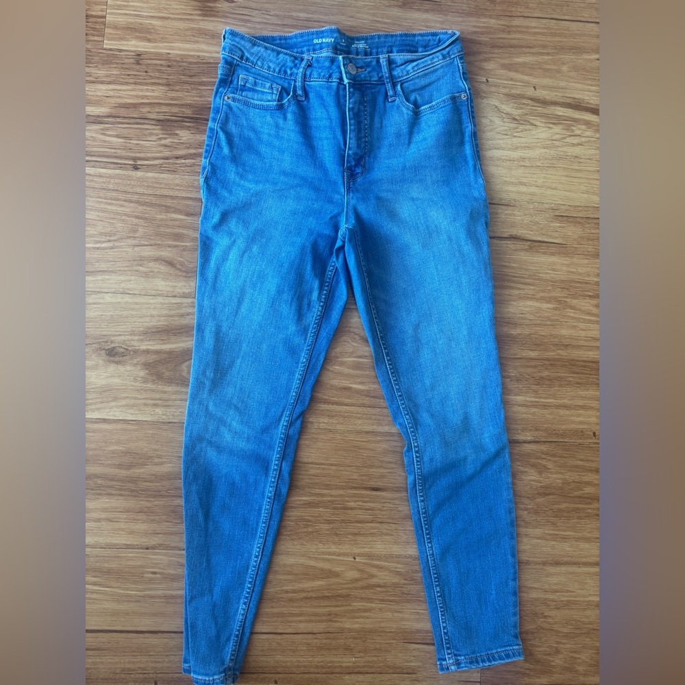 Old Navy High Rise Rockstar Super Skinny 8 Short